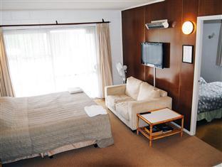 Sunset Lodge Motel Taupaki Bagian luar foto